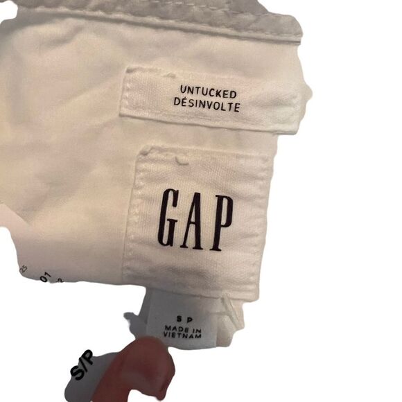 NWT! Gap untucked optic white button down shirt - Picture 3 of 9
